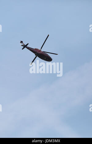 Londra, Regno Unito. Il 21 giugno, 2017. Queen Elizabeth II lascia Buckingham Palace in un elicottero reale Credito: Dinendra Haria/Alamy Live News Foto Stock