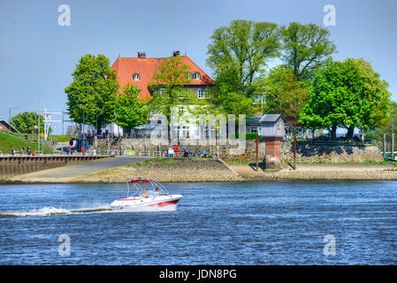 Zollenspieker ferry boat-house di Kirchwerder, Amburgo, Germania, Europa Zollenspieker Faehrhaus in Kirchwerder, Deutschland, Europa Foto Stock