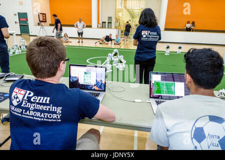 Miami Florida,University of Miami,RoboCup Open,Robots,SoftBank Robotica NAO robot,intelligenza artificiale ai,studenti istruzione scolastica giovani,co Foto Stock