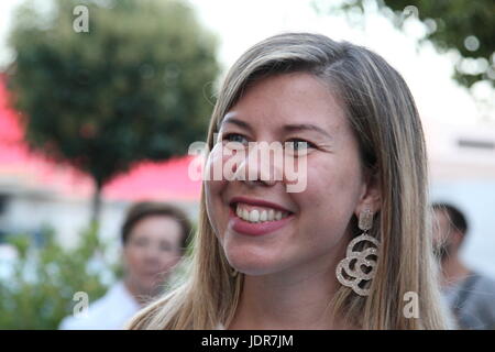 Arzano, Italia. Xx Giugno, 2017. Alessandra Clemente a Arzano a sostegno di Fiorella Esposito. La manifestazione è a sostegno di Fiorella Esposito, un candidato per il Sindaco presso il comune di Arzano in vista del ballottaggio round. Alessandra Clemente, come 'consigliere per la gioventù e le politiche in materia di gioventù" (Assessore ai giovani e alle politiche giovanili)"della città di Napoli. Credito: Salvatore Esposito/Pacific Press/Alamy Live News Foto Stock