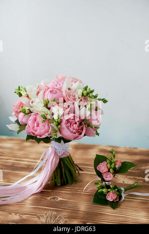 Nozze bouquet nuziale forme classiche in toni rosa.fiorai matrimonio Foto Stock