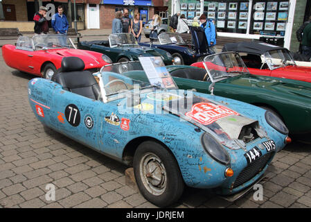 Berkeley di vetture costruite oltre 4000 tra il 1956 e il 1960 dal loro stabilimento in Biggleswade, Bedfordshire. Tutti sono stati alimentati da motori di motocicletta, a trazione anteriore e a corpi in fibra di vetro ed è stato visto come un modo conveniente per il possesso di un 'sport auto'. Questi leggeri microcars sono state realizzate in due posti, a quattro posti e quattro ruote, più tardi hanno anche realizzato un tre ruote. La società ha dichiarato fallimento nel dicembre 1960, ma ogni anno gli appassionati di Berkeley Club prendere le loro auto in un "pellegrinaggio" torna a Biggleswade dotate: Berkeley vetture dove: Biggleswade, Regno Unito quando: 21 maggio 2017 Credit: WENN.com Foto Stock