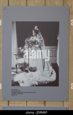 Studio formale Ritratto di Signora Cecil Kerr prese da Gunn & Stuart di Richmond, Surrey Foto Stock