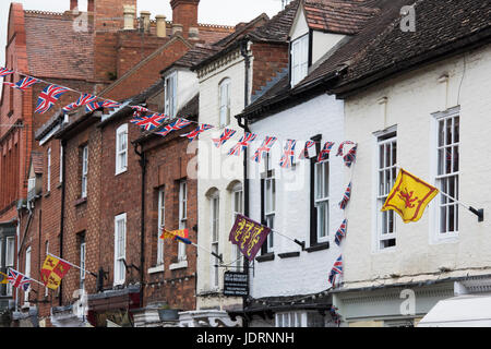 Unione jack bunting e bandiere in Upton-su-Severn, Worcestershire, Inghilterra Foto Stock