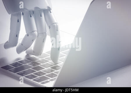 Intelligenza artificiale , robo advisor , chabot , concezione robotica. Dito di Robot punto a pulsante per laptop. Foto Stock