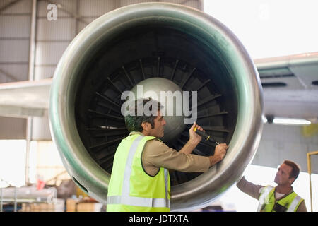 Lavoratori di aeromobili il controllo aereo Foto Stock