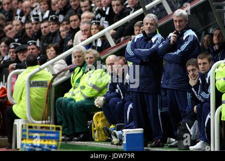 KEVEN KEEGAN & TERRY MCDERMOT NEWCASTLE V BOLTON St James Park Newcastle Inghilterra 19 Gennaio 2008 Foto Stock