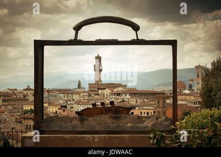 Firenze - 20 Maggio: scultura partir in Giardino di Rose il 20 maggio 2016 a Firenze, Italia. Firenze fu un centro medievale di commercio europeo e finanziare un Foto Stock