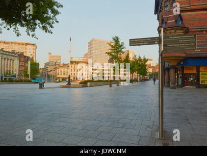 Piazza del Mercato Vecchio all'alba, Nottingham, Nottinghamshire, East Midlands, Inghilterra Foto Stock