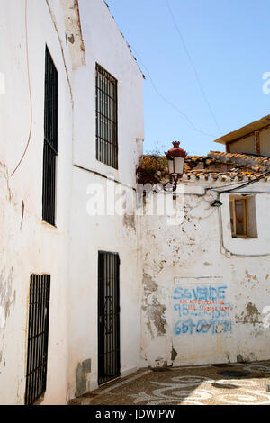 Un edificio fatiscente in vendita in Burriana Appartamenti in Nerja, Andalusia, Spagna Costa del Sol Foto Stock