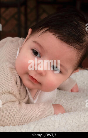 Bambino di quattro mesi boy Foto Stock