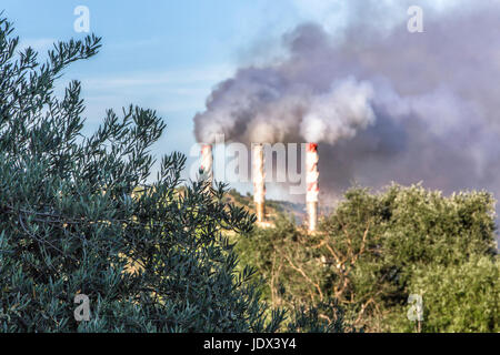 Camino di espulsione dei gas inquinanti per l'aria, Spagna Foto Stock