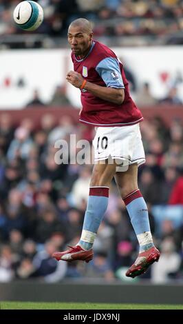 JOHN CAREW Aston Villa FC VILLA PARK BIRMINGHAM GRAN BRETAGNA 22 Marzo 2008 Foto Stock