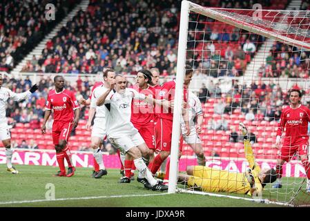 GAVIN MCCANN PUNTEGGI MIDDLESBROUGH V BOLTON RIVERSIDE STADIUM MIDDLESBROUGH Inghilterra 19 aprile 2008 Foto Stock