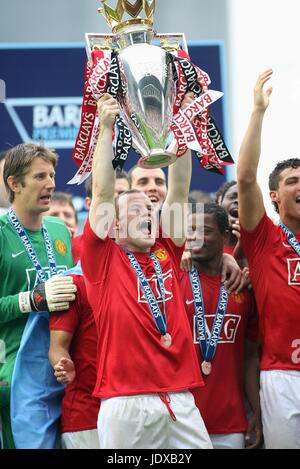 WAYNE ROONEY CON trofeo, Barclays Premier League vincitori 07/08, WIGAN V MANCHESTER UNITED, 2008 Foto Stock