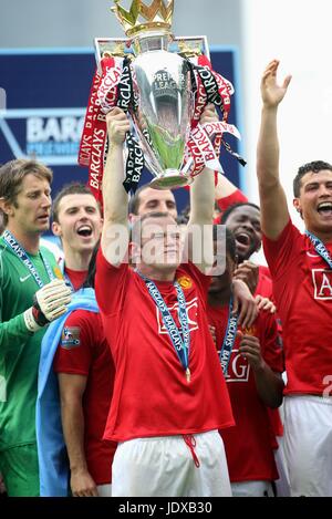 WAYNE ROONEY CON trofeo, Barclays Premier League vincitori 07/08, WIGAN V MANCHESTER UNITED, 2008 Foto Stock