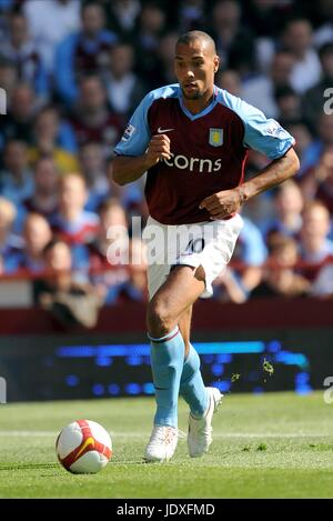 JOHN CAREW Aston Villa FC VILLA PARK Birmingham Inghilterra 17 Agosto 2008 Foto Stock