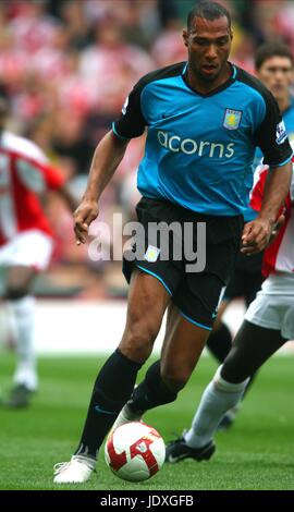 JOHN CAREW Aston Villa FC BRITAINNIA STADIUM STOKE INGHILTERRA 23 Agosto 2008 Foto Stock