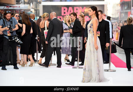 Eiza Gonzalez frequentano il bambino conducente premiere detenute a Cineworld nel quadrato di Leicester, Londra. Foto Stock