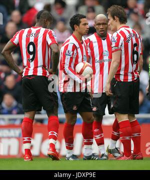 FREE KICK deciso dai giocatori a Sunderland V NEWCASTLE UNITED STADIO DELLA LUCE SUNDERLAND INGHILTERRA 25 Ottobre 2008 Foto Stock