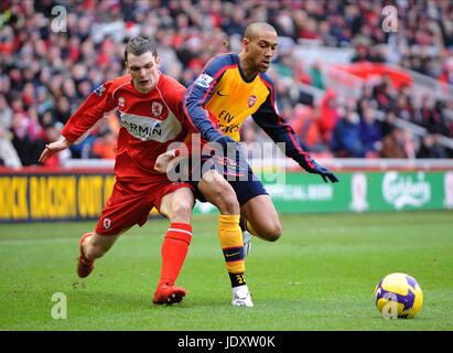 ADAM JOHNSON & GAEL CLICHY MIDDLESBROUGH V ARSENAL RIVERSIDE STADIUM MIDDLESBROUGH INGHILTERRA 13 Dicembre 2008 Foto Stock