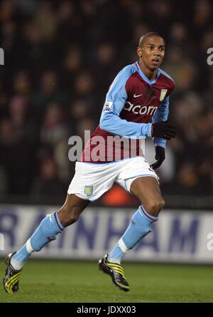 ASHLEY Young Aston Villa FC KC Stadium Hull Inghilterra 30 Dicembre 2008 Foto Stock