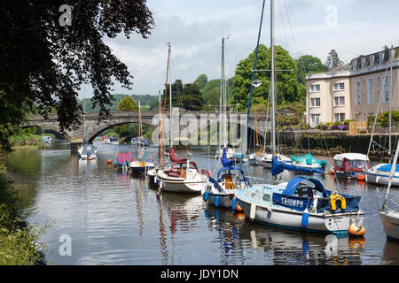 Yacht ormeggiato sul fiume Dart a Totnes, Devon Foto Stock