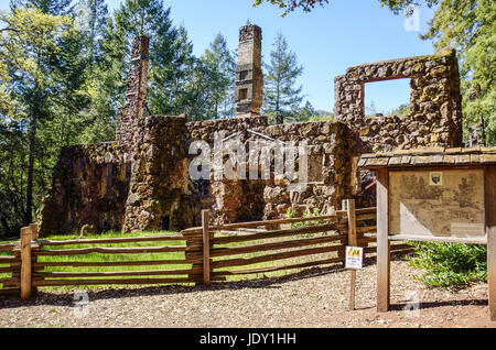 Glen Ellen, Stati Uniti d'America - 12 Marzo 2014: Jack London State Historic Park con casa in Napa Valley, California in pietra Foto Stock