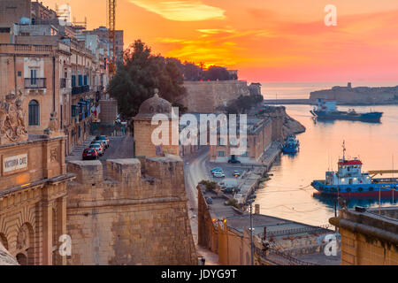 La Valletta Waterfront all'alba, Malta. Foto Stock