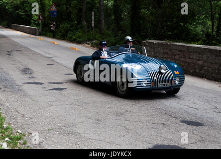 FIAT 508 C BERLINETTA ALA D'ORO 1947 su una vecchia macchina da corsa nel rally Mille Miglia 2017 il famoso storico italiano della gara (1927-1957) il 19 maggio 2017 Foto Stock