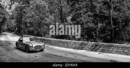 CISITALIA 202 SC BERLINETTA PININ FARINA 1948 su una vecchia macchina da corsa nel rally Mille Miglia 2017 il famoso storico italiano della gara (1927-1957) il 19 maggio Foto Stock