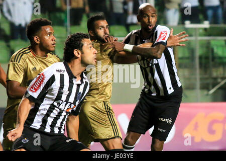 Belo Horizonte, Brasile. Il 21 giugno, 2017. MG x Sport, partita valevole per il nono round del campionato brasiliano 2017, tenutosi a Independência Arena, Belo Horizonte, MG. Credito: Dudu Macedo/FotoArena/Alamy Live News Foto Stock