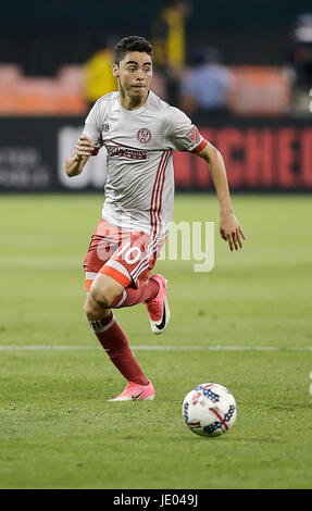 Washington DC, Stati Uniti d'America. Il 21 giugno, 2017. Atlanta United FC avanti #10 Miguel Almiron durante una sequenza di lunghezza massima MLS partita di calcio tra la c.c. Uniti e la Atlanta United FC a RFK Stadium di Washington DC. D.C. Regno sconfigge Atlanta United FC, 2-1. Justin Cooper/CSM/Alamy Live News Foto Stock