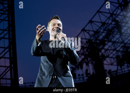 Torino, Italia. Il 21 giugno, 2017. Il cantante italiano Tiziano Ferro esegue a Torino presso lo stadio Olimpico gran Torino Credito: Alberto Gandolfo/Alamy Live News Foto Stock