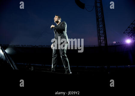 Torino, Italia. Il 21 giugno, 2017. Il cantante italiano Tiziano Ferro esegue a Torino presso lo stadio Olimpico gran Torino Credito: Alberto Gandolfo/Alamy Live News Foto Stock