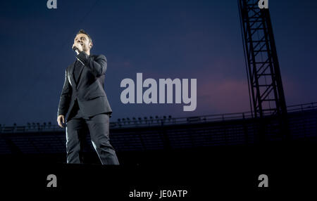 Torino, Italia Il 21 giugno 2017, il cantante italiano Tiziano Ferro esegue a Torino presso lo stadio Olimpico gran Torino foto: Cronos/Alberto Gandolfo Foto Stock