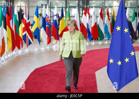 Bruxelles, Belgio. Il 22 giugno, 2017. Il cancelliere tedesco Angela Merkel arriva a partecipare a una due giorni di Summit Ue a Bruxelles, Belgio, 22 giugno 2017. Credito: Voi Pingfan/Xinhua/Alamy Live News Foto Stock