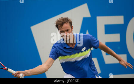 La Queen's Club di Londra, Regno Unito. Il 22 giugno 2017. Il giorno 4 del 2017 Aegon i campionati di tennis a ovest di Londra, Daniil Medvedev (RUS) v Thanasi Kokkinakis (AUS), vincendo in due set. Credito: Malcolm Park / Alamy Live News Foto Stock