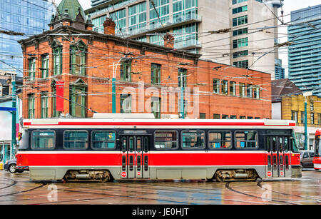 Città in tram in Toronto, Queen St West - Spadina Ave Foto Stock