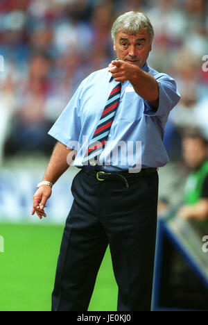 STAN TERNENT BURNLEY FC MANAGER Reebok Stadium Bolton Inghilterra 12 Agosto 2000 Foto Stock