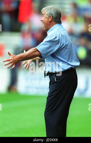 STAN TERNENT BURNLEY FC MANAGER Reebok Stadium Bolton Inghilterra 12 Agosto 2000 Foto Stock