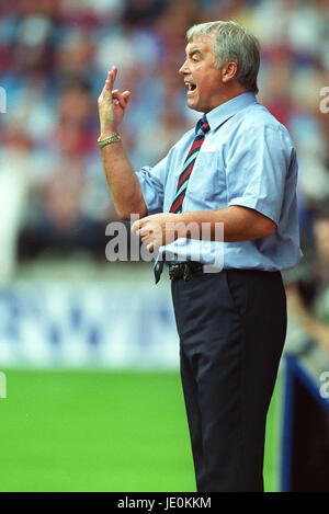 STAN TERNENT BURNLEY FC MANAGER Reebok Stadium Bolton Inghilterra 12 Agosto 2000 Foto Stock