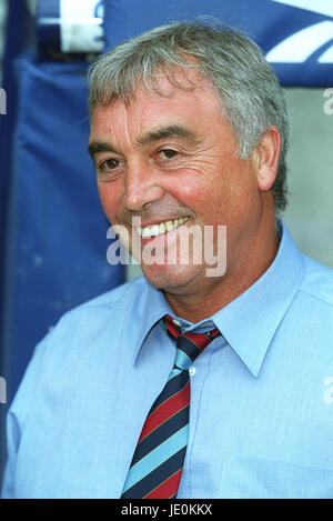 STAN TERNENT BURNLEY FC MANAGER Reebok Stadium Bolton Inghilterra 12 Agosto 2000 Foto Stock