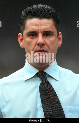 Giovanni Gregorio Aston Villa FC MANAGER VILLA PARK Birmingham Inghilterra 30 Settembre 2000 Foto Stock