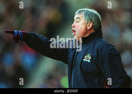 STAN TERNENT BURNLEY FC MANAGER ST ANDREWS BIRMINGAM 29 Dicembre 2001 Foto Stock