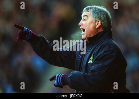 STAN TERNENT BURNLEY FC MANAGER ST ANDREWS BIRMINGAM 29 Dicembre 2001 Foto Stock