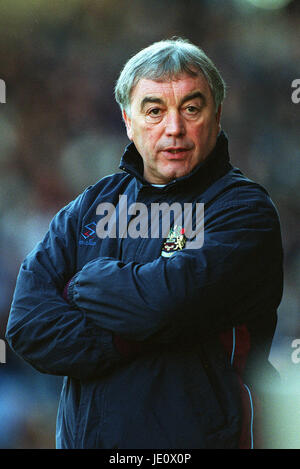 STAN TERNENT BURNLEY FC MANAGER ST ANDREWS BIRMINGAM 29 Dicembre 2001 Foto Stock