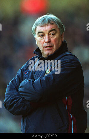 STAN TERNENT BURNLEY FC MANAGER ST ANDREWS BIRMINGAM 29 Dicembre 2001 Foto Stock