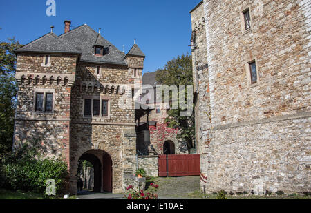 Gut erhaltene Festung an der Lahn Foto Stock