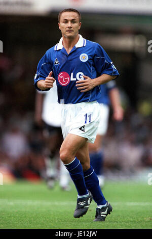 DENNIS WISE Leicester City FC NOCCIOLA STREET Leicester Inghilterra 19 Agosto 2001 Foto Stock